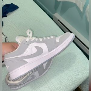 Air Jordan 1 low white wolf grey
